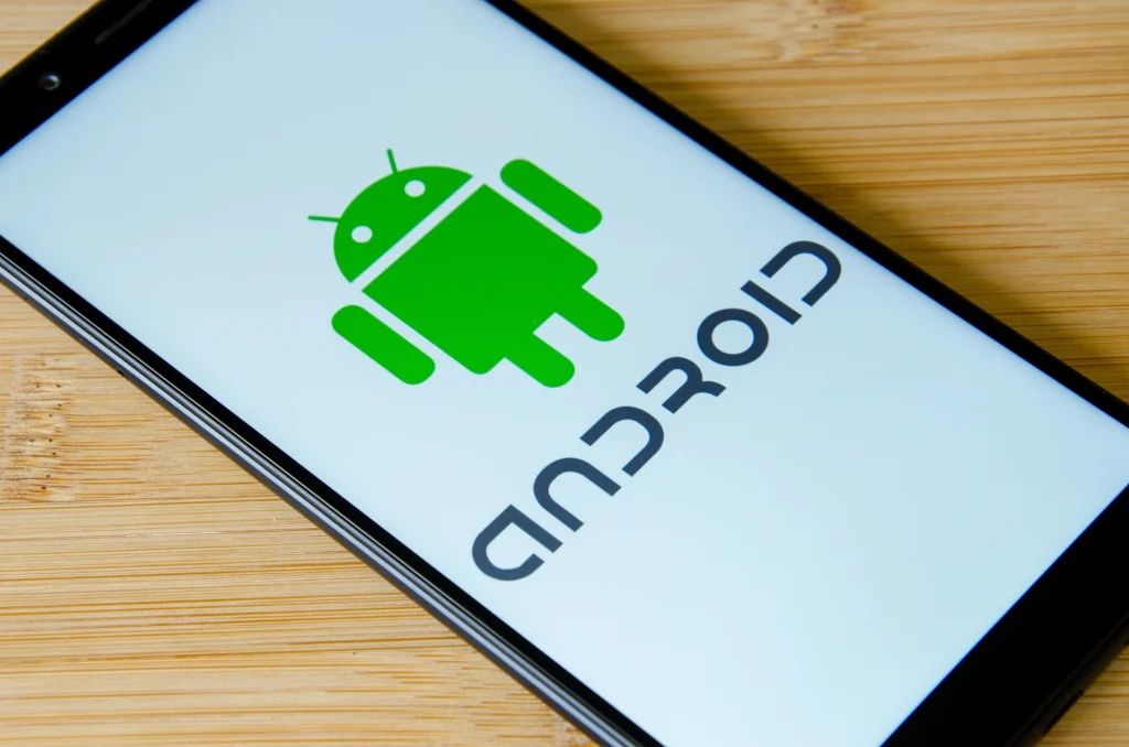 Előbb érkezik az Android 16 a szokásosnál, a Gemini pedig több mindenhez férhet majd hozzá